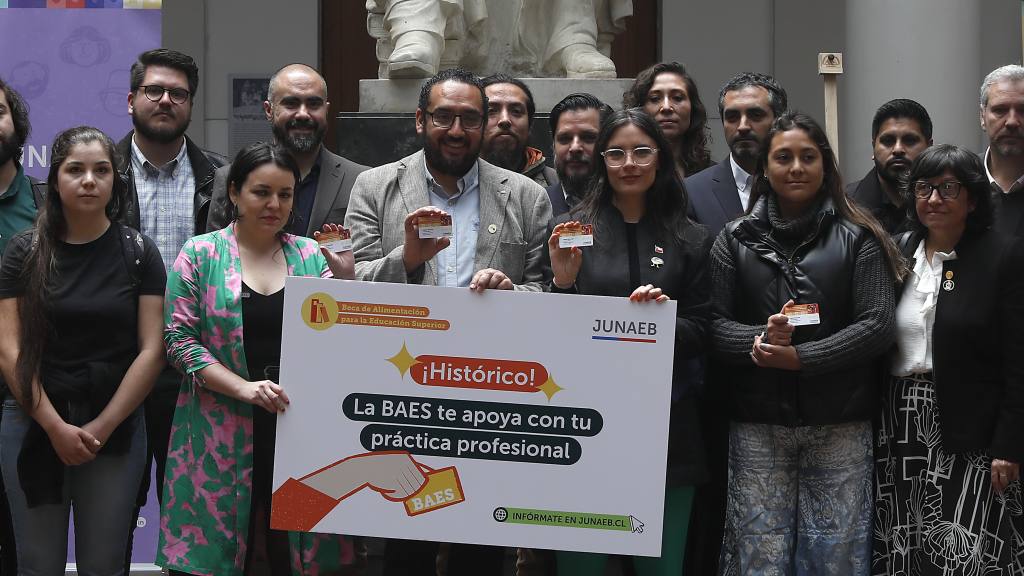 Anuncio de beca de alimentación para estudiantes, Ministerio de Educación