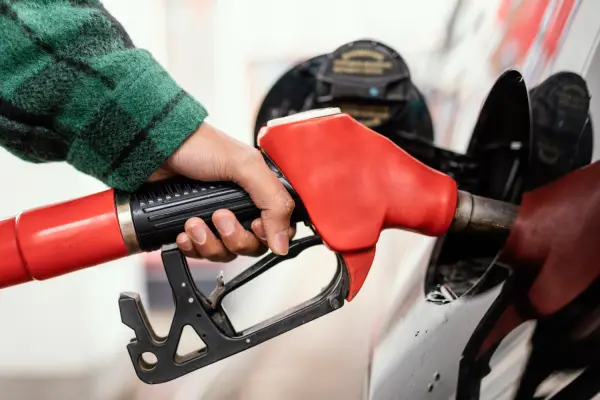 Caída del petróleo y del dólar en Chile ante optimismo por diálogos entre Irán y Estados Unidos
