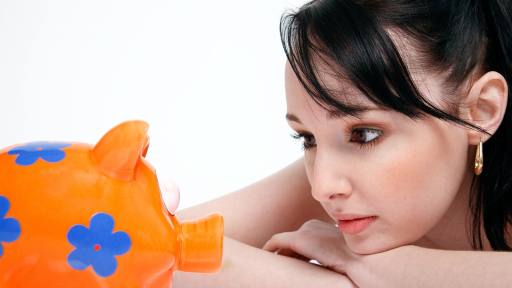 Cuatro claves financieras para que los jóvenes logren ahorrar y evitar el estrés de llegar a fin de mes