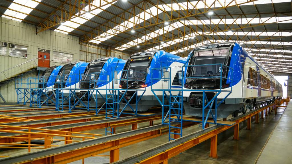 EFE presenta cuatro nuevos trenes que reforzarán los servicios ferroviarios del sur del país, EFE