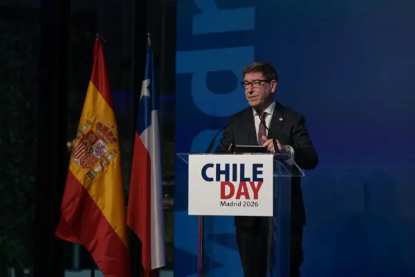 Chile se posiciona como destino atractivo para inversión extranjera en Madrid, asegura el biministro de Economía.